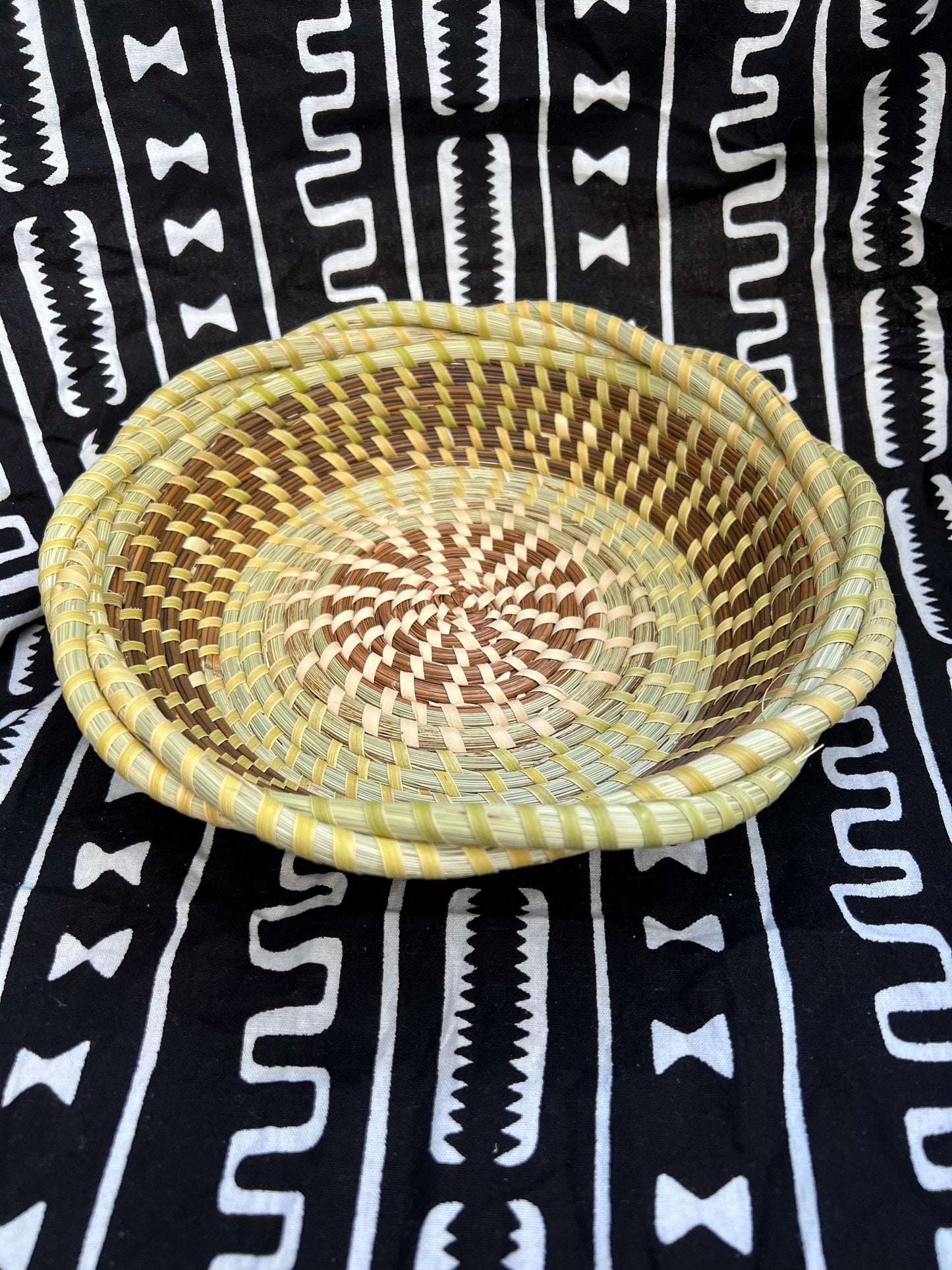 Medium Gullah Wrapped Braided Edge Sweetgrass Basket made in Charleston, South Carolina