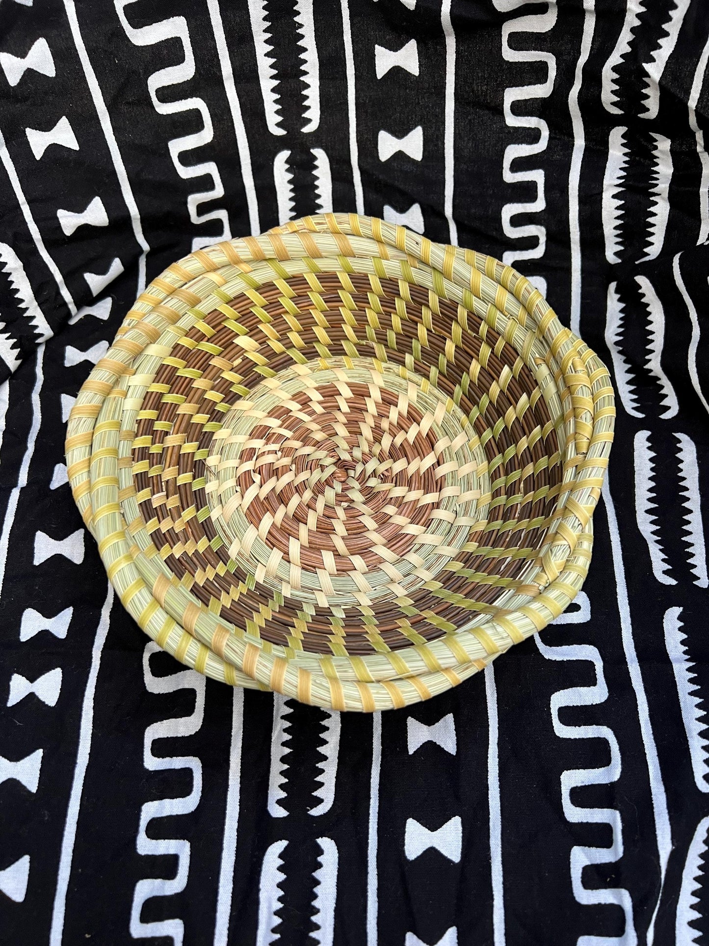 Small Gullah Wrapped/Braided Edge Catch All Sweetgrass and Bulrush Hand woven Basket sewn in Charleston, South Carolina