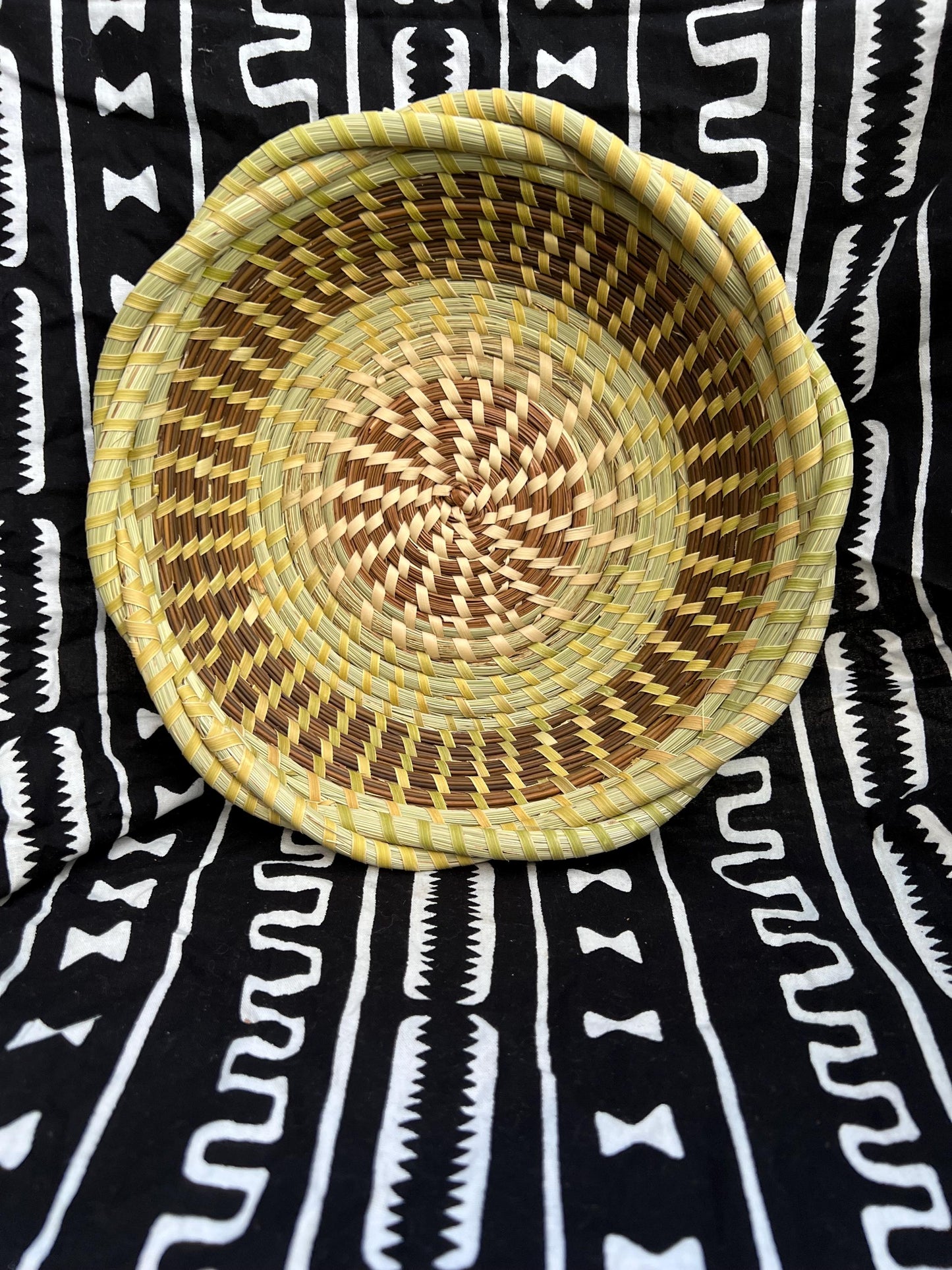 Medium Gullah Wrapped Braided Edge Sweetgrass Basket made in Charleston, South Carolina