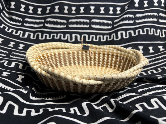 Oval Gullah Wrapped Braided Edge Sweetgrass Basket made in Charleston, South Carolina