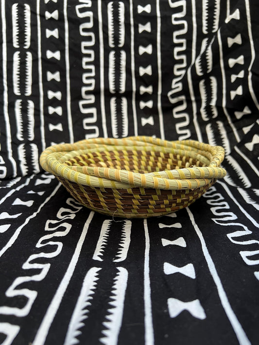 Small Gullah Wrapped/Braided Edge Catch All Sweetgrass and Bulrush Hand woven Basket sewn in Charleston, South Carolina