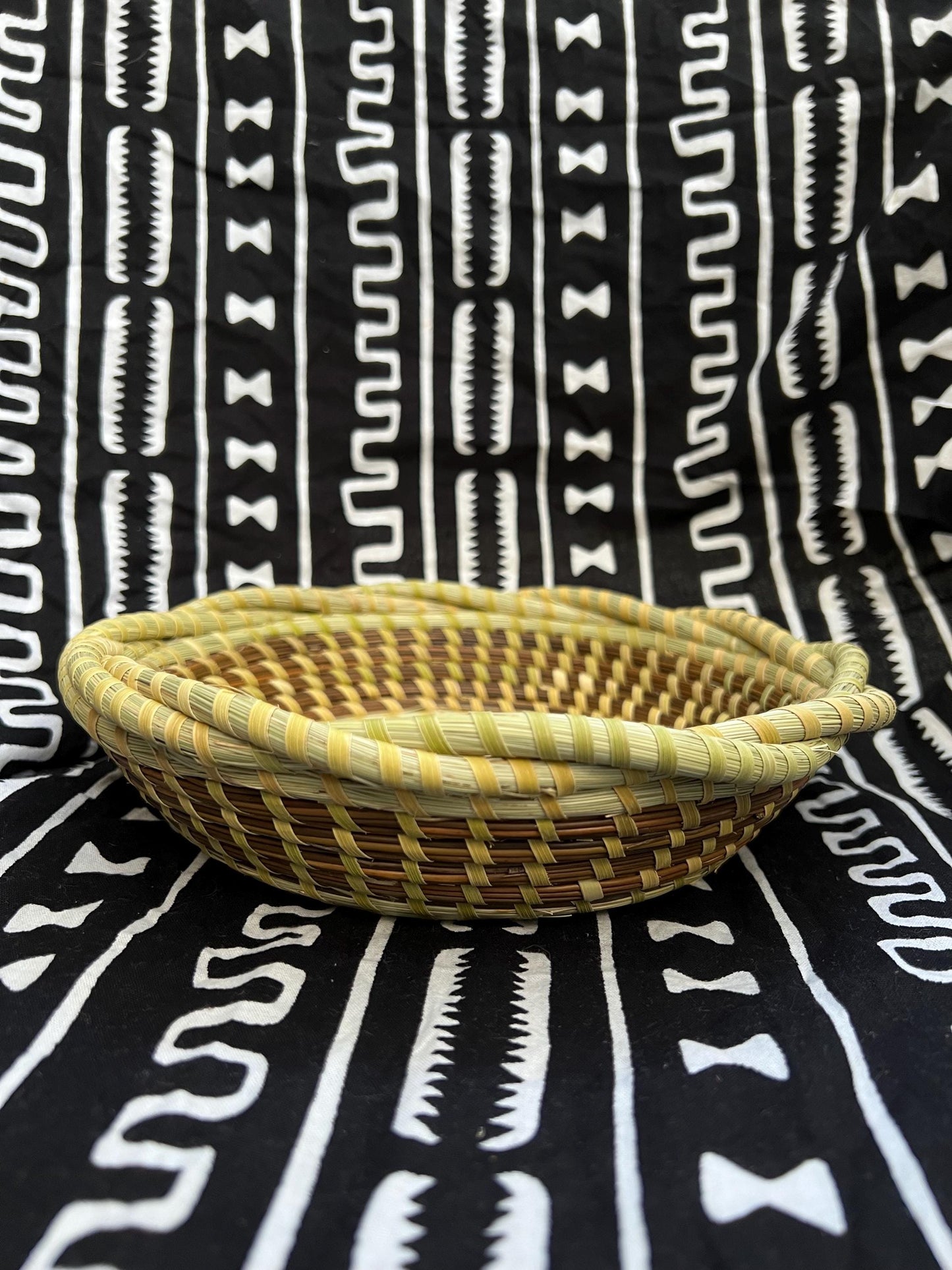 Medium Gullah Wrapped Braided Edge Sweetgrass Basket made in Charleston, South Carolina